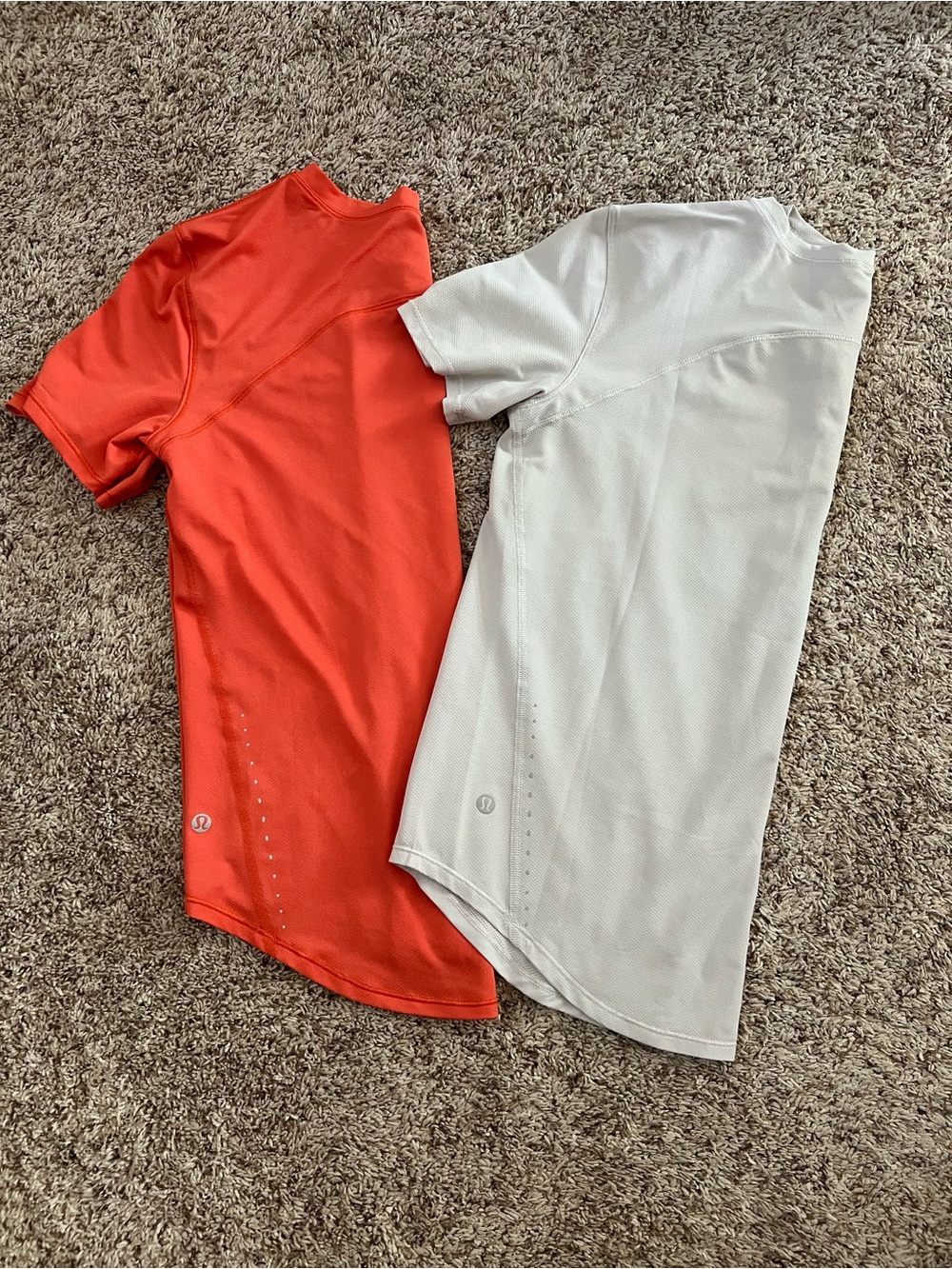 2 pcs Lululemon high neck run and train size 4